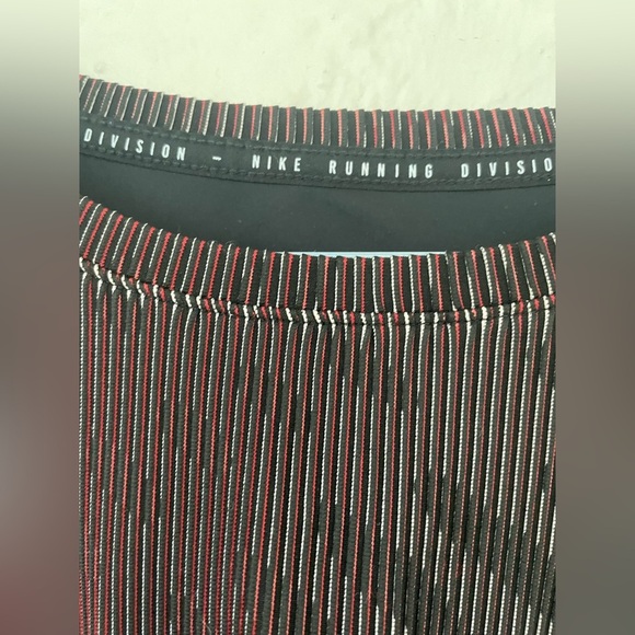 Nike Run Division Womens Mid Layer Long Sleeve Top Black/Red CU6168-010 Size S - Picture 2 of 7